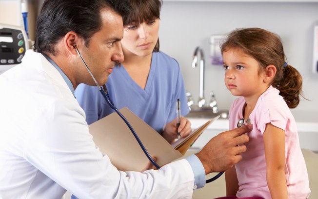 Situação de emergência médica infantil